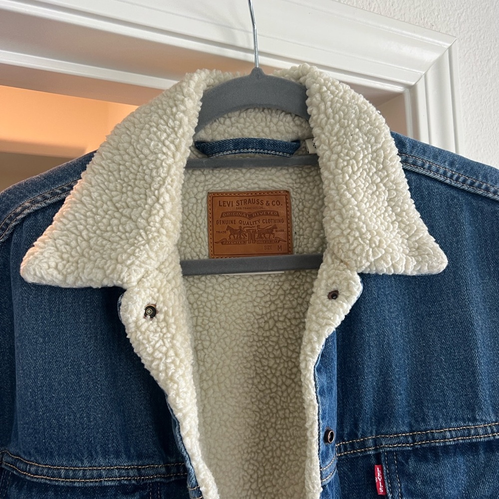 Levi's Classic Blue Denim Coat with Sherpa Lining NEVER WORN - Picture 3 of 7